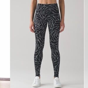 Lululemon size 8 High Rise Wonder Under leggings